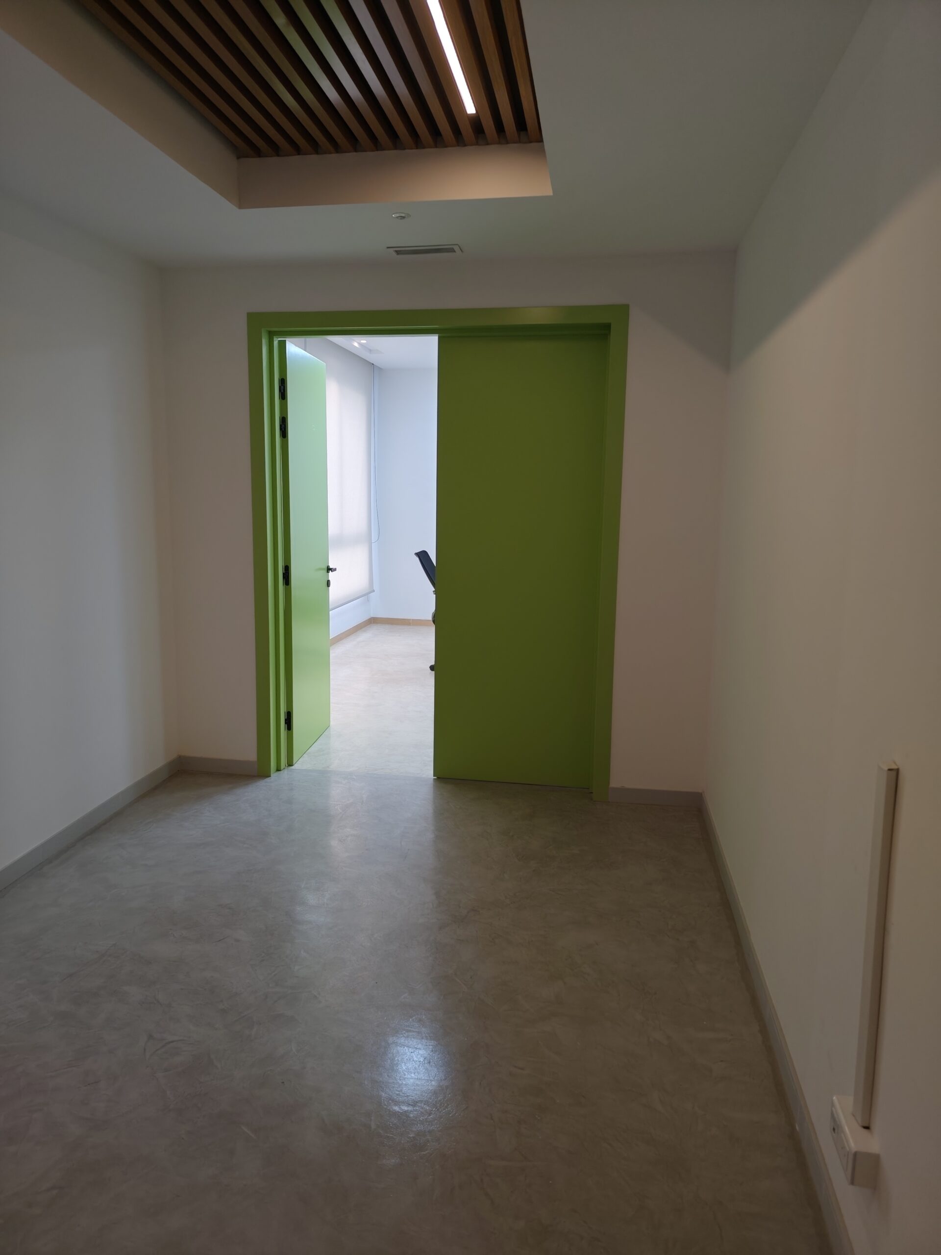 Porte d'accès salle de réunion 1